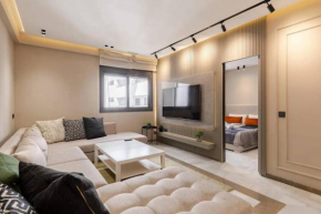 Contemporary Comfort - Chic 2-Bedrooms Beach Walk